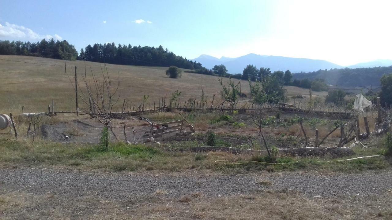 Nid De Poussins Apartamento Vaumeilh Exterior foto